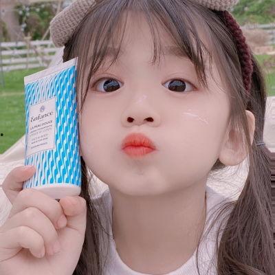 小女孩可爱的图片,捕捉小女孩的可爱瞬间”