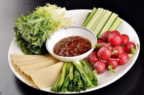 东北蘸酱菜图片,风味独特的传统美食画卷