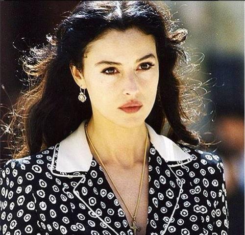 李颖演过床戏,情感纠葛引观众热议