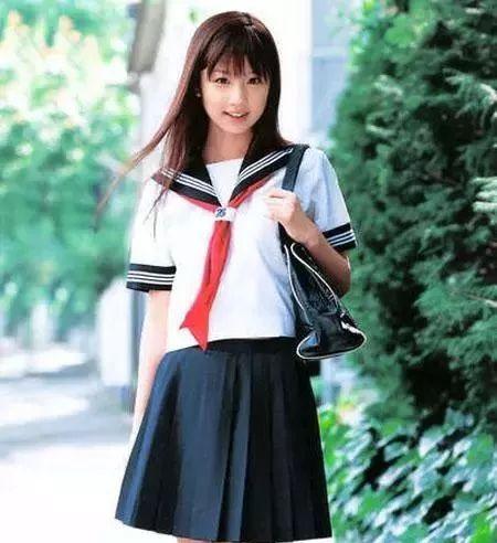 日本水手服女孩,日本水手服女孩的时尚传奇