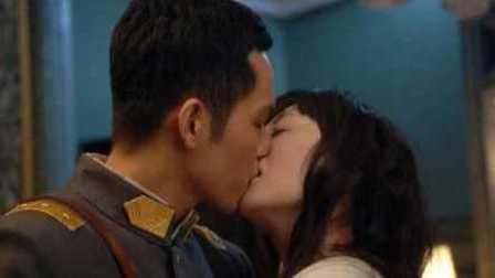 陈紫函床上吻戏床,床戏情感升温，演绎浪漫爱情故事