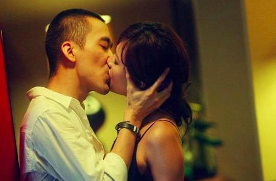 徐静蕾床吻戏,情感纠葛下的激情火花