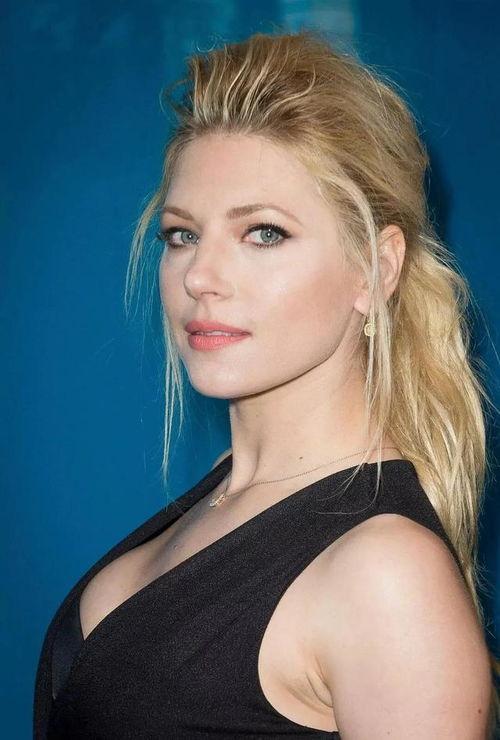 凯瑟琳温妮克床戏,激情四溢的浪漫瞬间