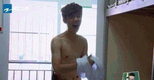 鹿晗裸上身图片大全,魅力四溢写真集锦