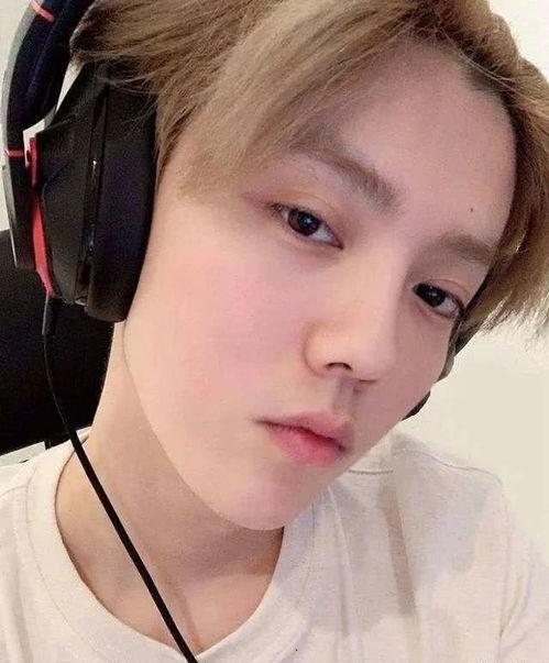 鹿晗裸上身图片大全,魅力四溢写真集锦