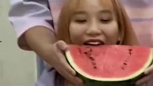 吃小瓜会黑吗会变黑吗女生,吃小瓜真的会导致女生变黑吗？