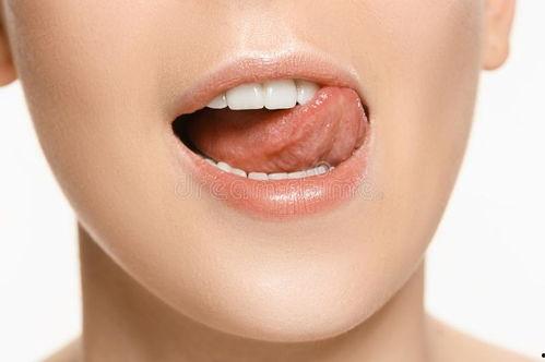 嘴唇色素沉着图片